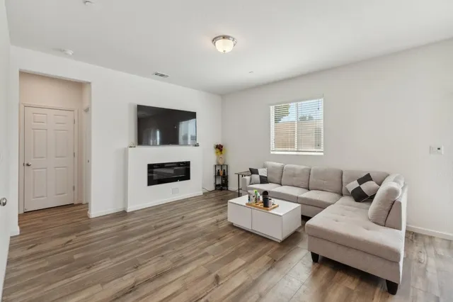 $559,000 | 264 Rosebriar Street, Madera, CA 93638