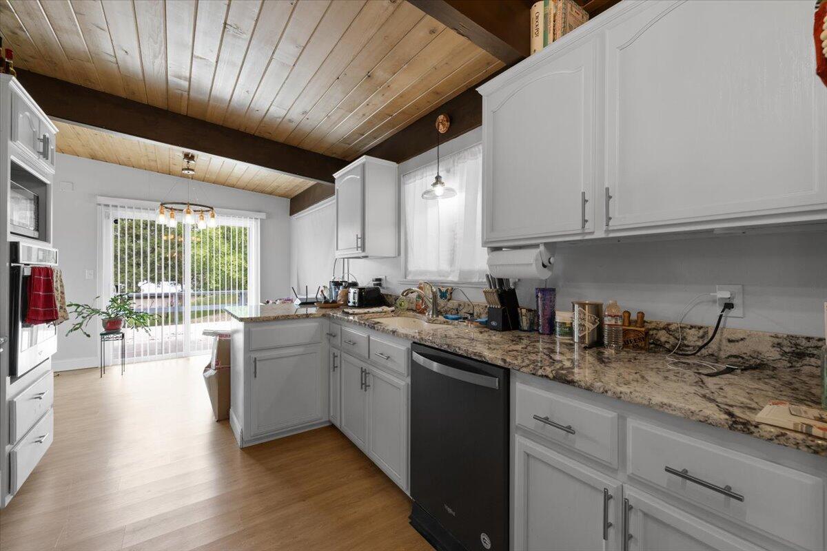 3420 North Foothill Road Medford, OR 97504 - Photo 12 of 31 12