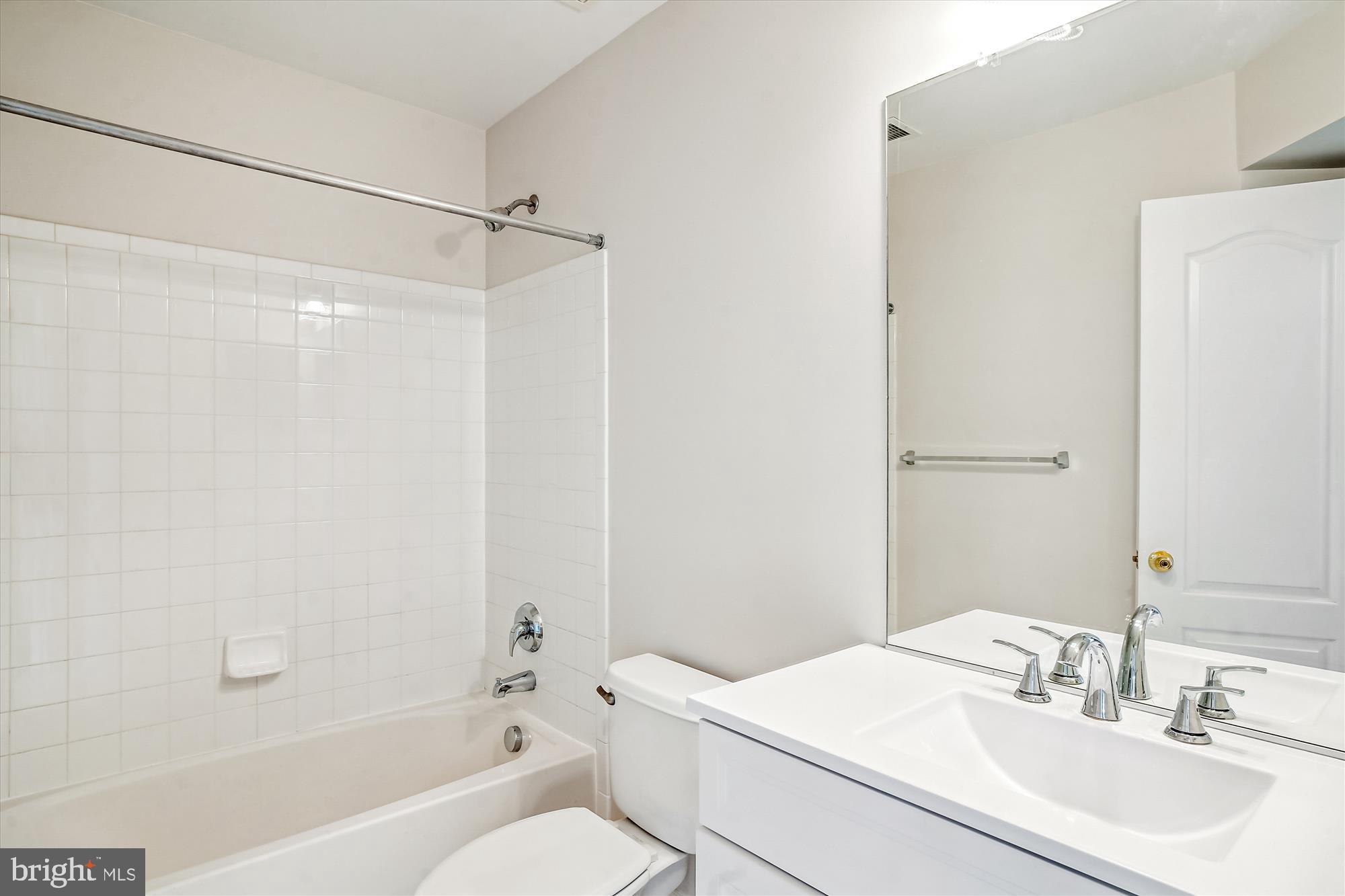12962 Clarksburg Square Road Clarksburg, MD 20871 - Photo 19 of 39 Bath