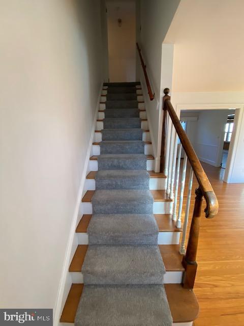 513 Zion Road Salisbury, MD 21804 - Photo 26 of 33 Staircase