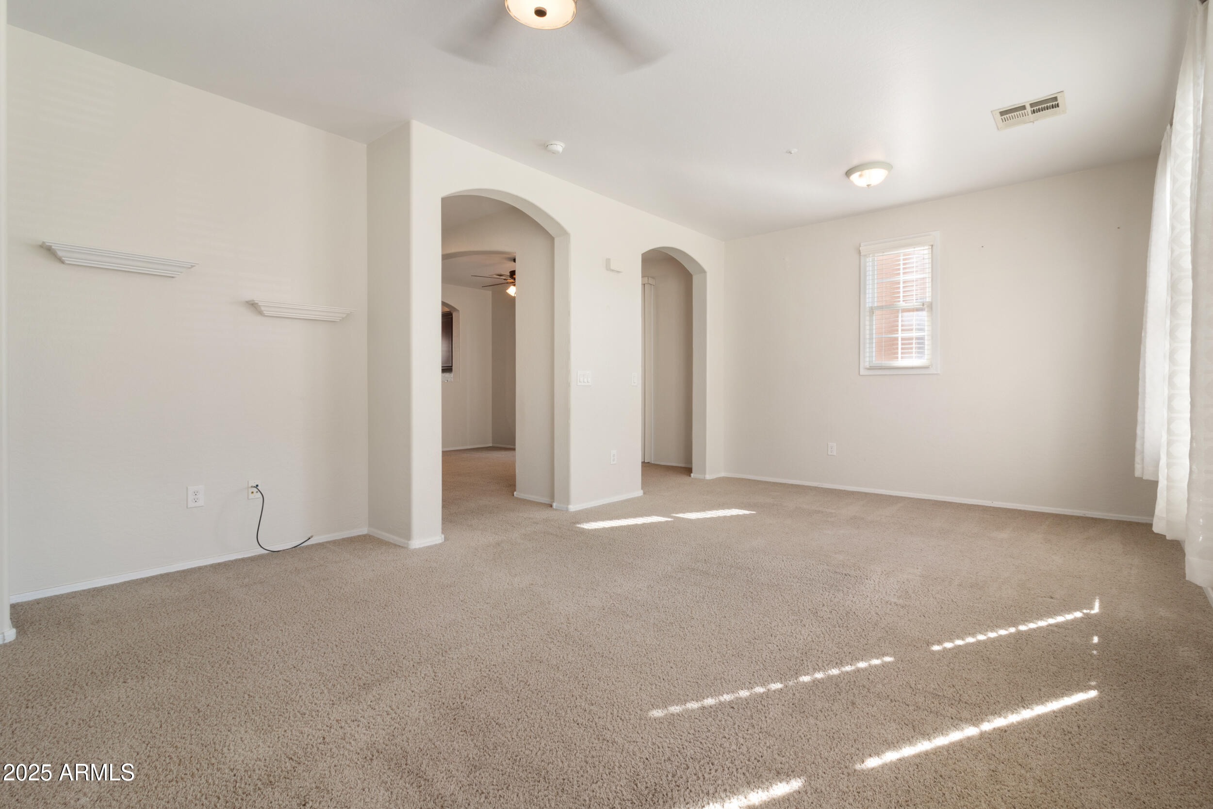 2789 South Key Biscayne Drive Gilbert, AZ 85295 - Photo 15 of 47 an empty room with windows and closet