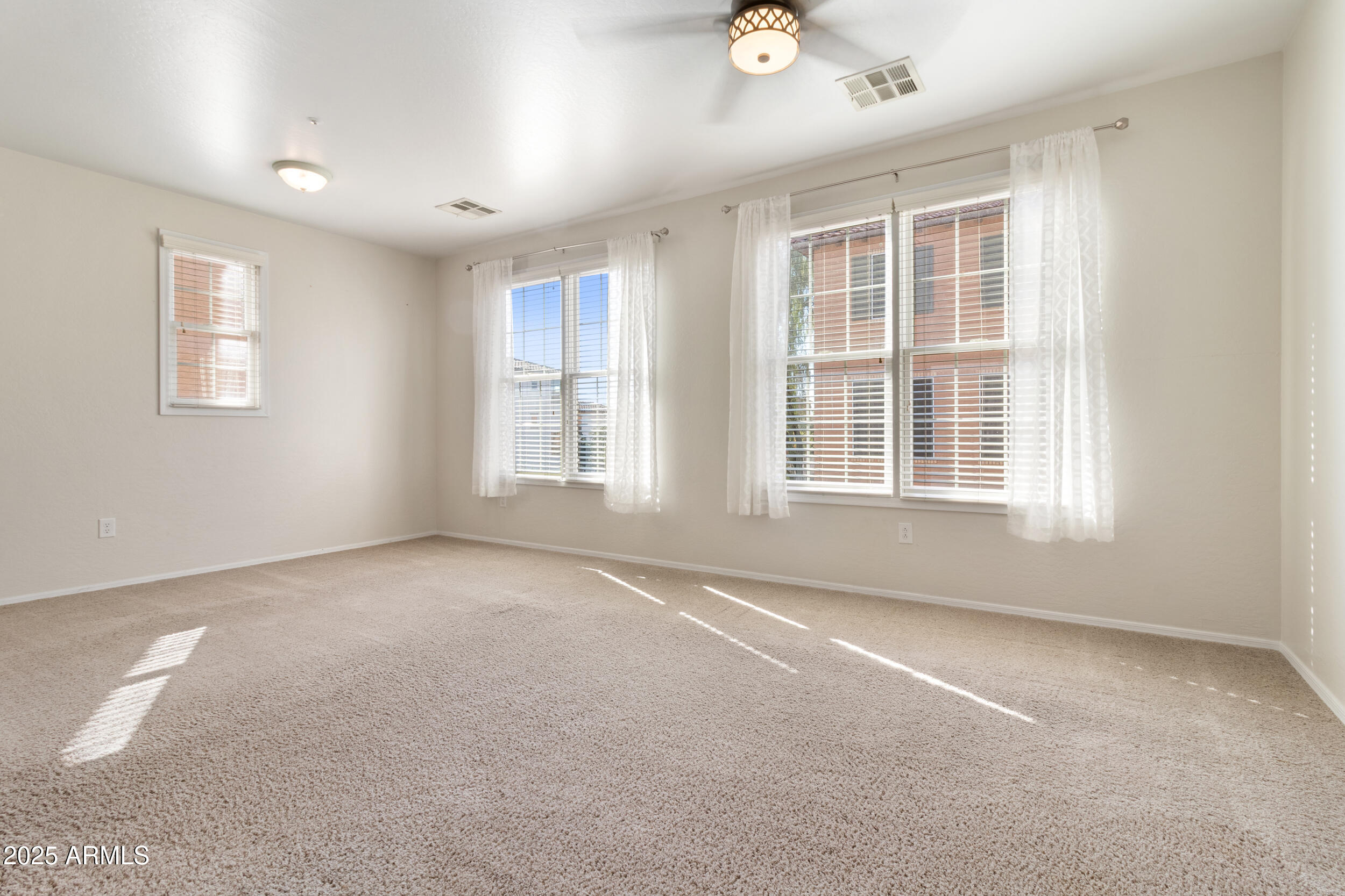 2789 South Key Biscayne Drive Gilbert, AZ 85295 - Photo 16 of 47 an empty room with a window