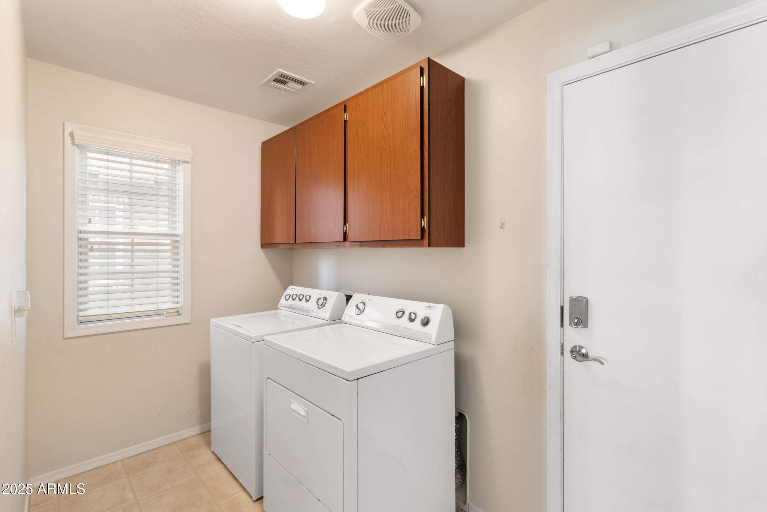 2789 South Key Biscayne Drive Gilbert, AZ 85295 - Photo 31 of 47 a utility room with dryer and washer