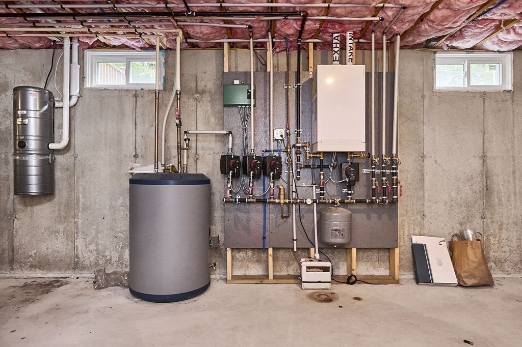 107 Concord Way Amherst, MA 01002 - Photo 35 of 41 a view of a room with gym equipment