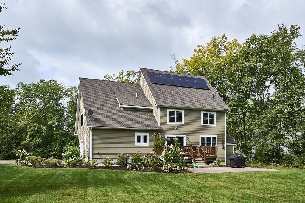 107 Concord Way Amherst, MA 01002 - Photo 5 of 41 a front view of house with yard and green space