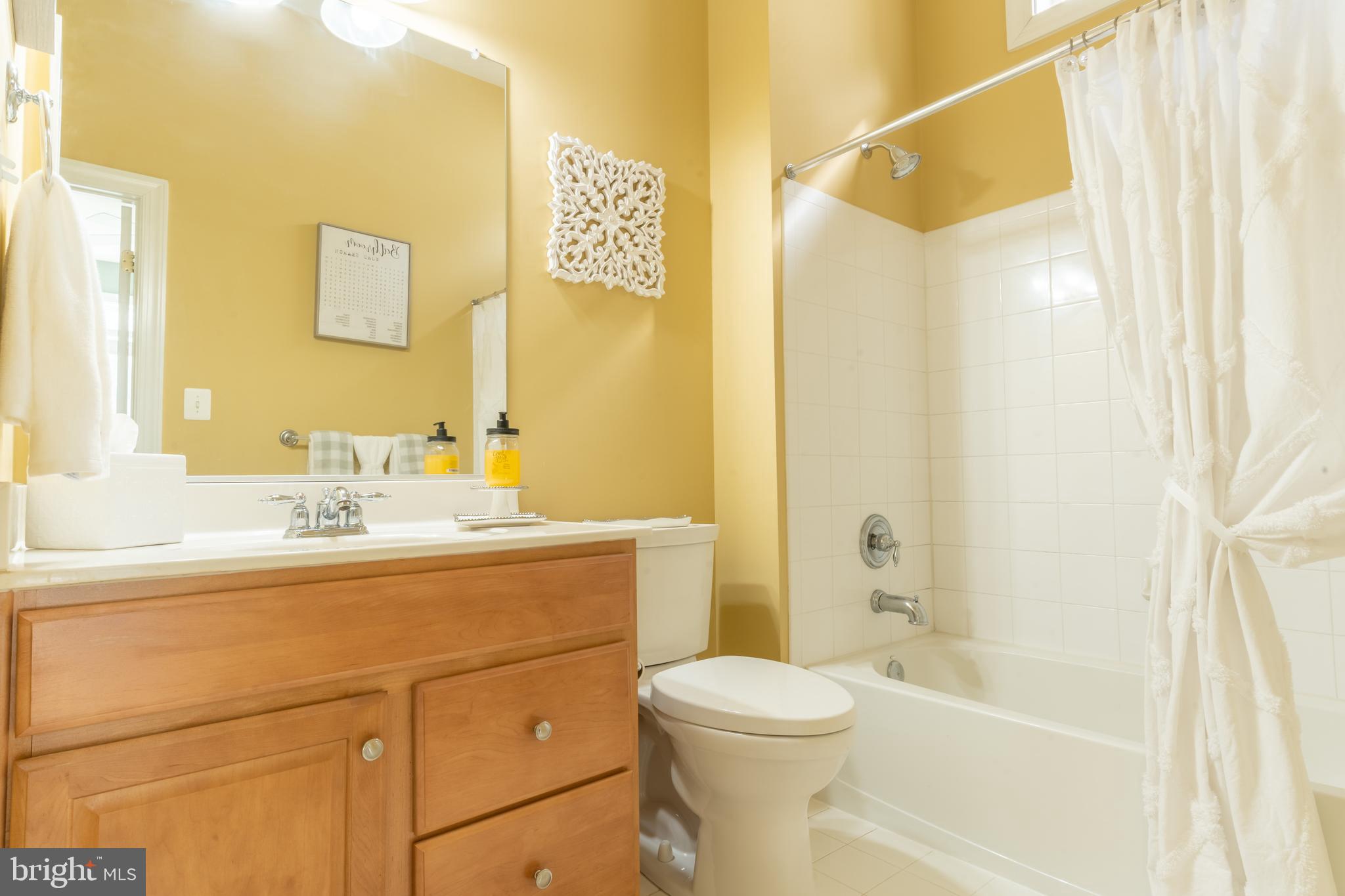 23112 Persimmon Ridge Road Clarksburg, MD 20871 - Photo 18 of 49 Main Level Full Bath