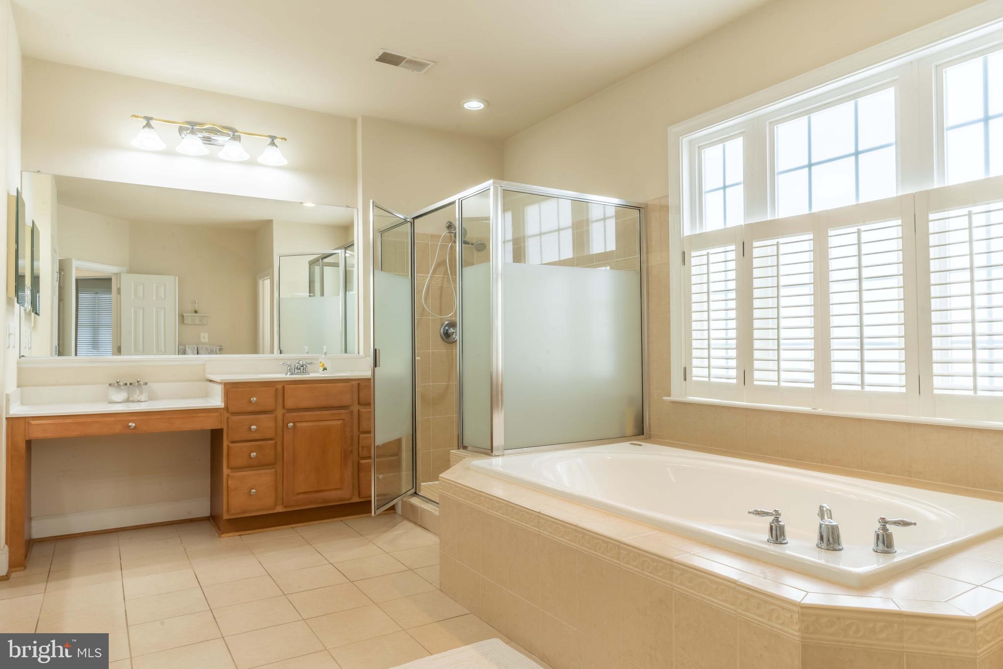 23112 Persimmon Ridge Road Clarksburg, MD 20871 - Photo 22 of 49 Primary Bathroom