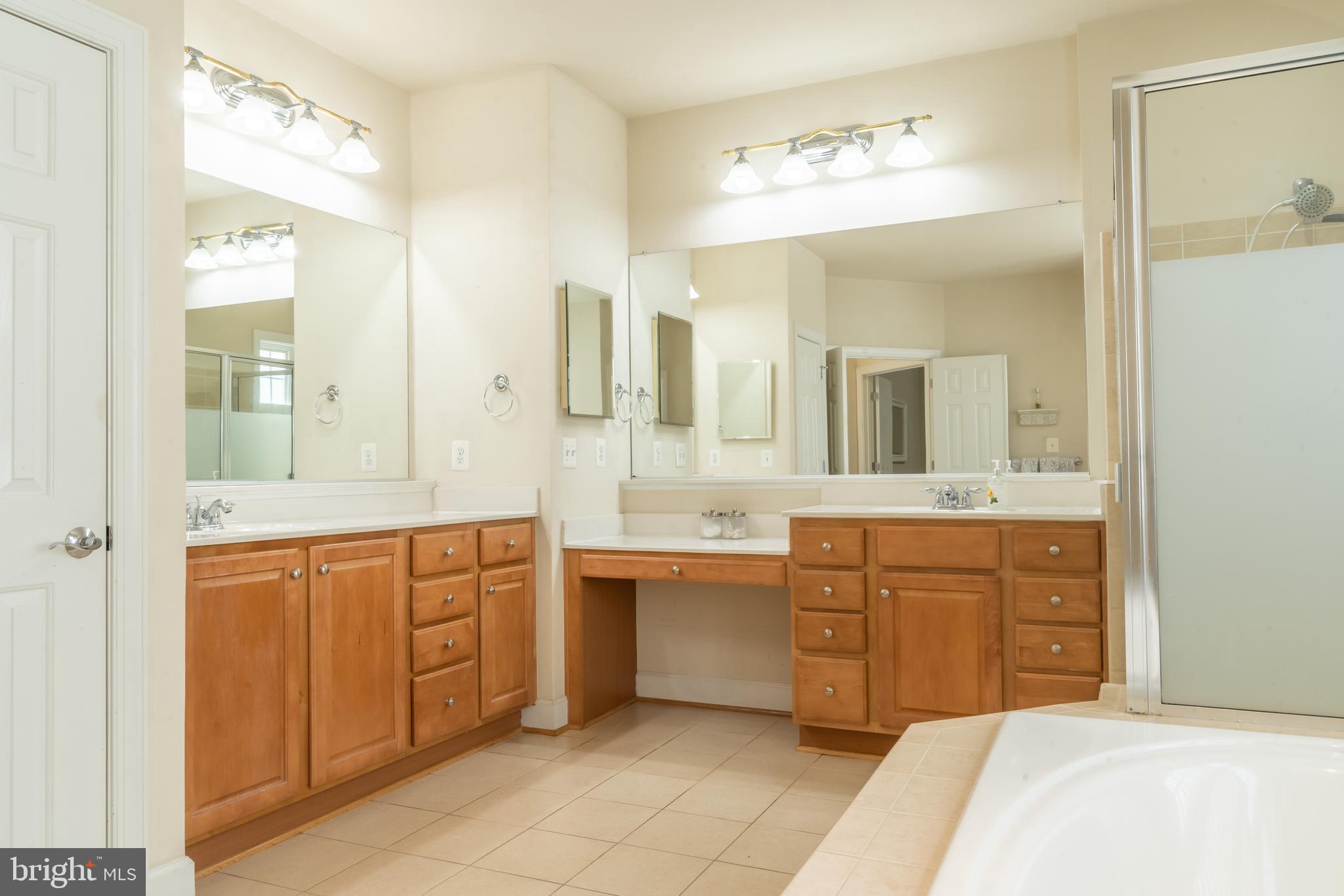 23112 Persimmon Ridge Road Clarksburg, MD 20871 - Photo 24 of 49 Primary Bathroom