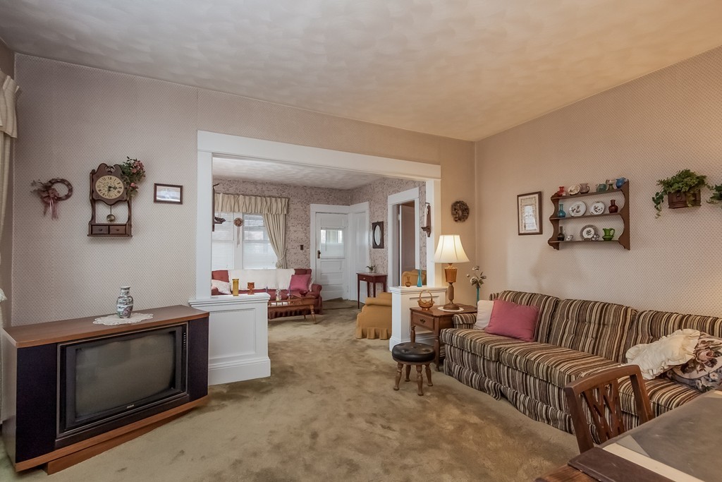 85-87 Lyons Street Springfield, MA 01151 - Photo 8 of 24 Gallery Image 8