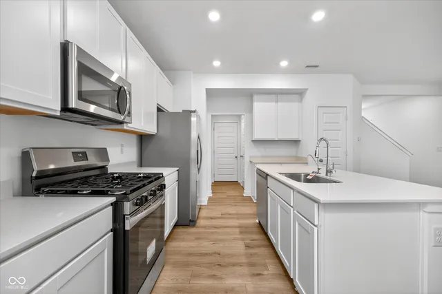 $2,300 | 15254 Swallow Fls Way, Fishers, IN 46037