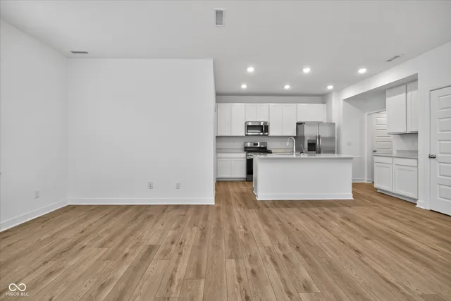 $2,300 | 15254 Swallow Fls Way, Fishers, IN 46037