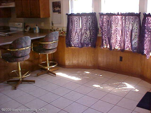 8407 Lamount Drive Amarillo, TX 79110 - Photo 3 of 12 a room with furniture and a potted plant