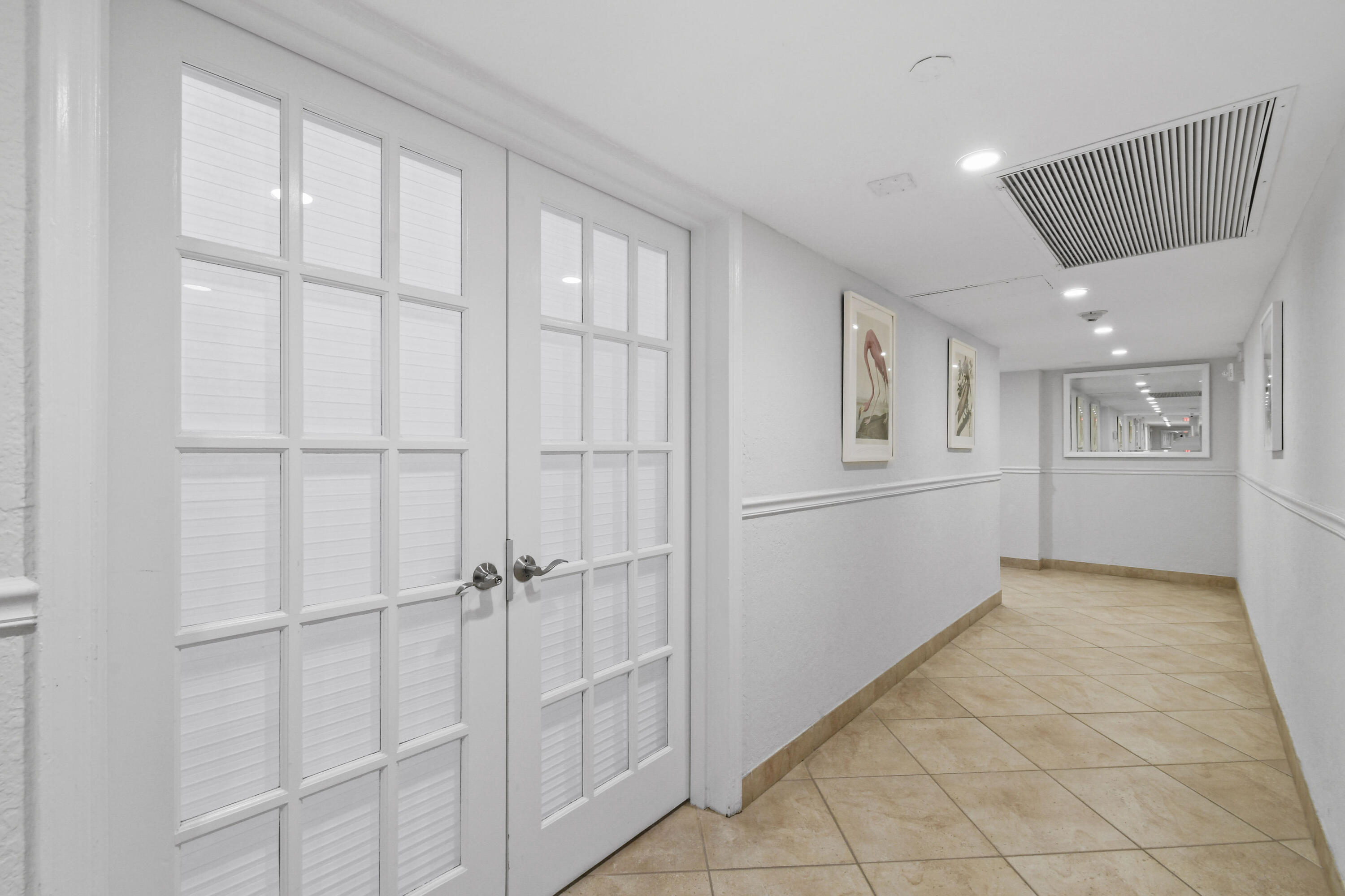 2780 South Ocean Boulevard, Unit 112 Palm Beach, FL 33480 - Photo 46 of 55 a view of an empty room with a kitchen