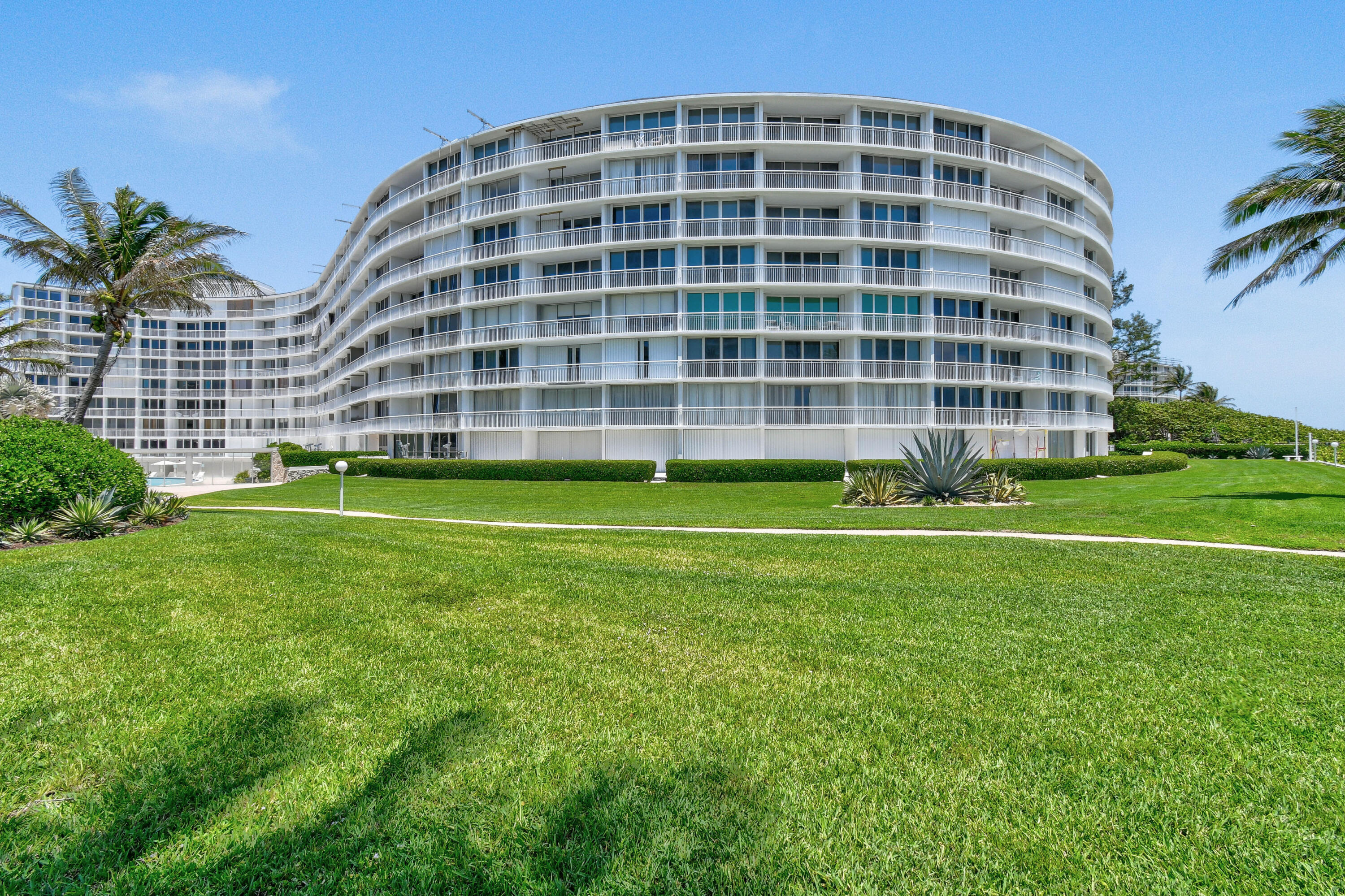 2780 South Ocean Boulevard, Unit 112 Palm Beach, FL 33480 - Photo 55 of 55 2780SOceanBlvd#112(43)