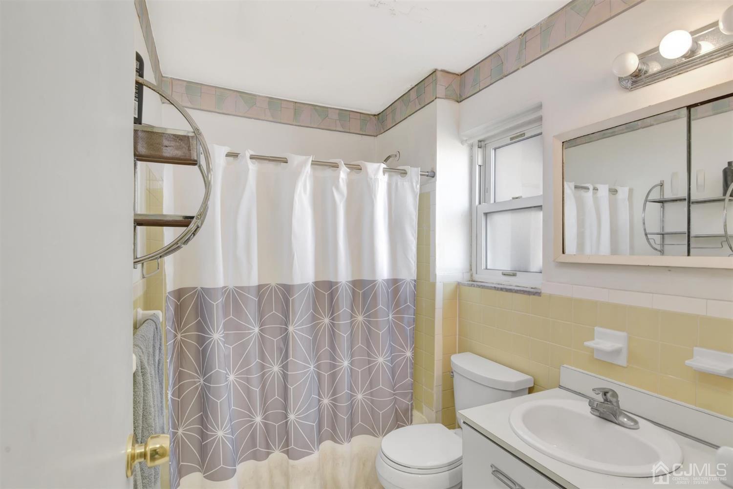 199 Evergreen Road, Unit 4B Edison, NJ 08837 - Photo 14 of 28 a bathroom with a sink toilet and shower