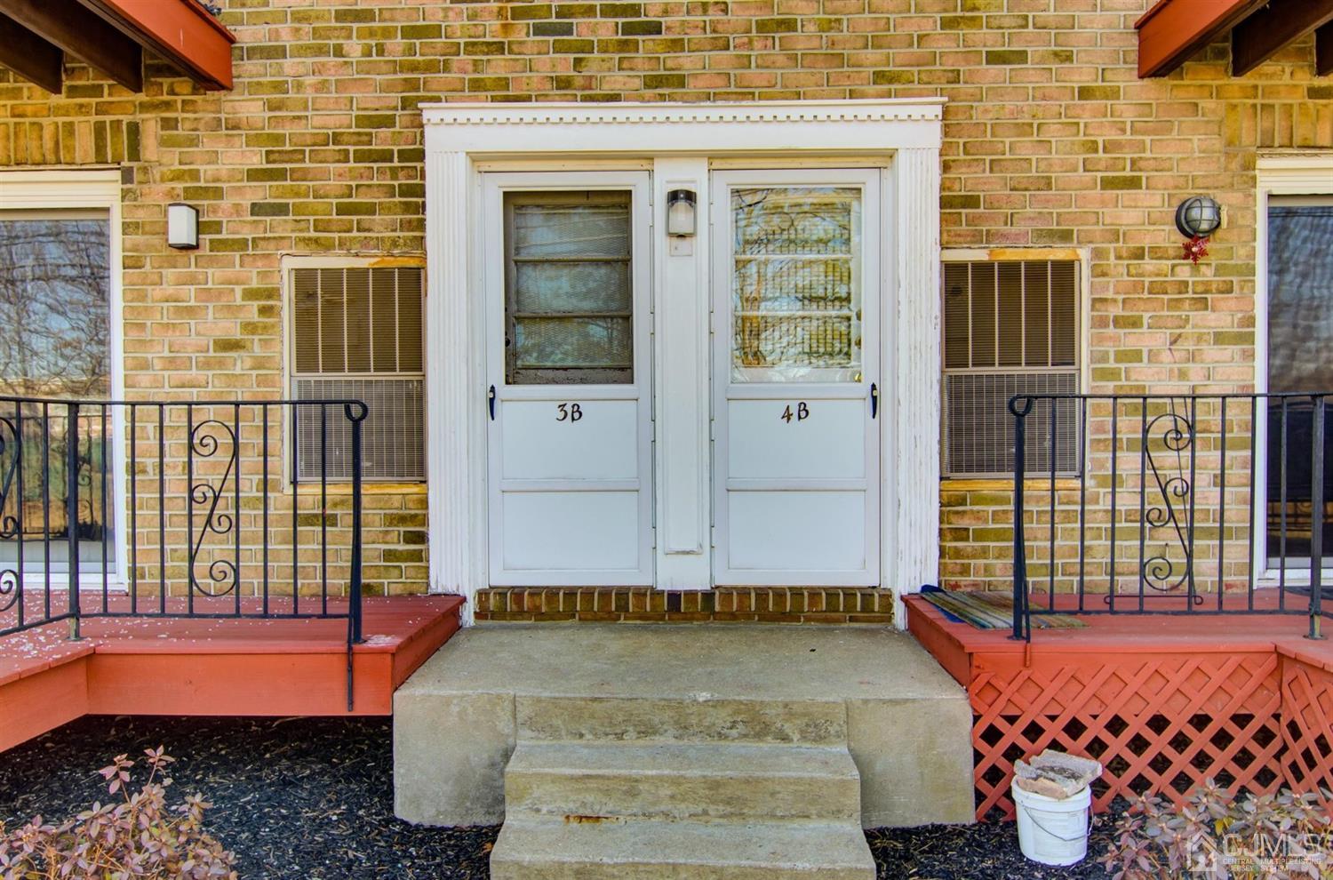 199 Evergreen Road, Unit 4B Edison, NJ 08837 - Photo 17 of 28 a bathroom with a tub