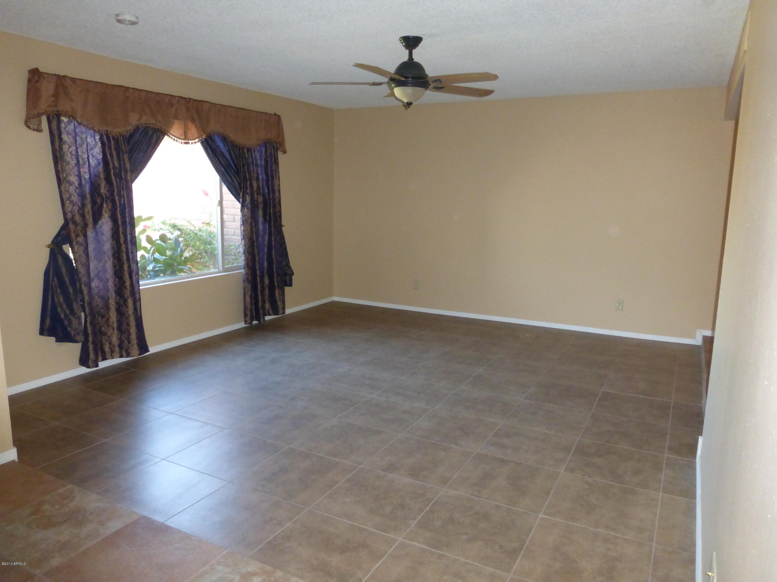 5809 West Redfield Road Glendale, AZ 85306 - Photo 3 of 43 Living Room