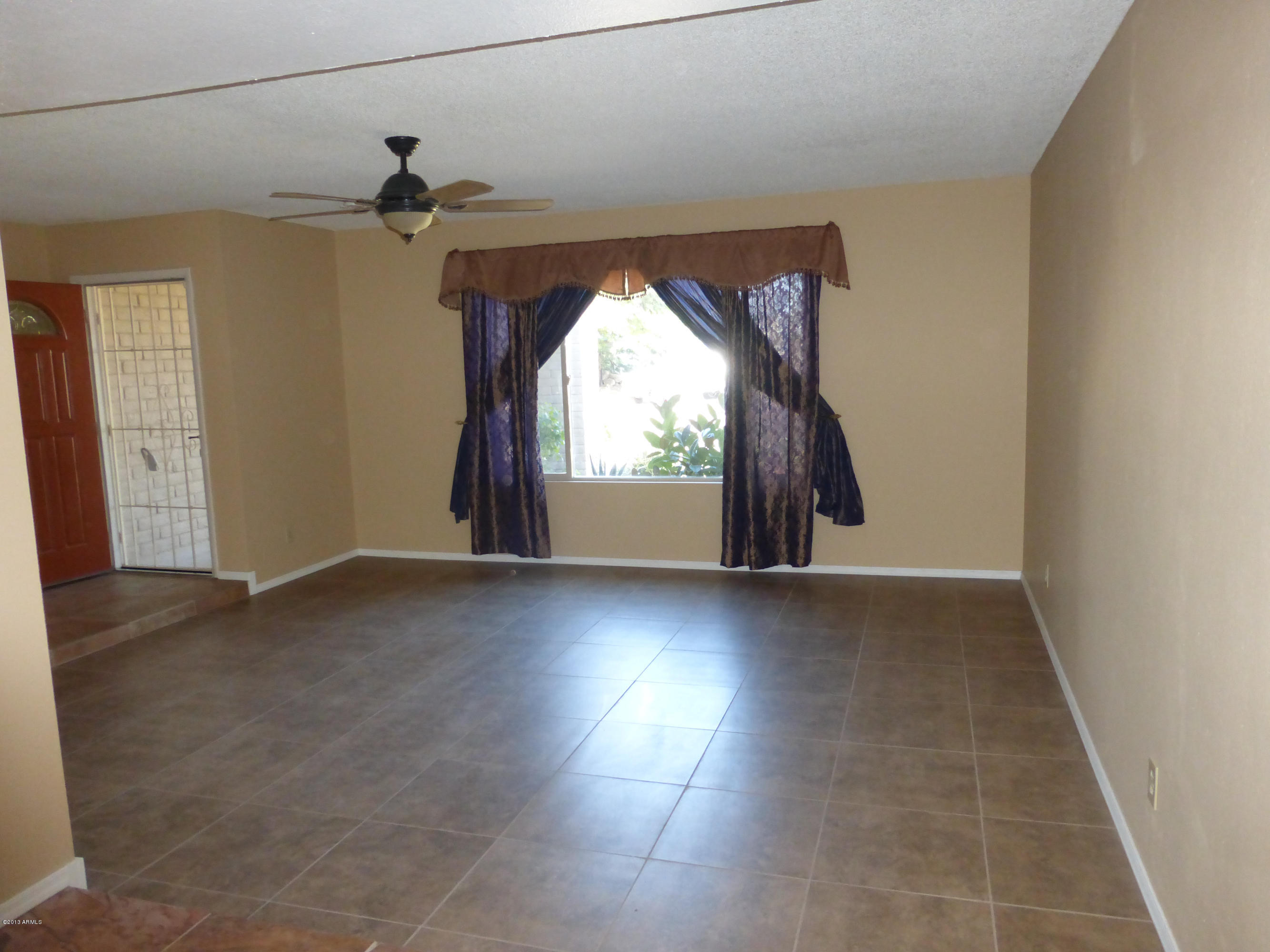 5809 West Redfield Road Glendale, AZ 85306 - Photo 4 of 43 Living Room