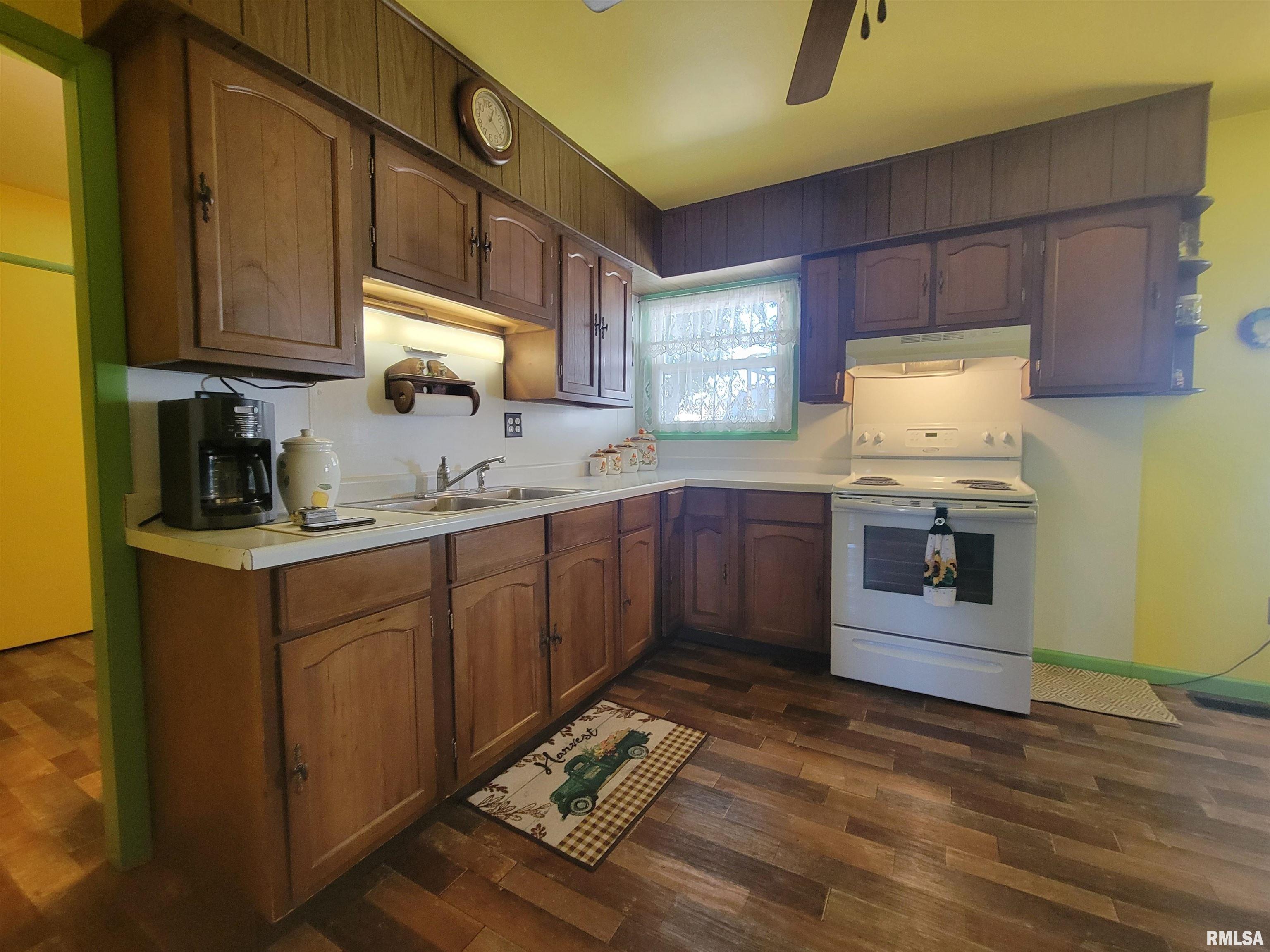 1505 Sheridan Road Pekin, IL 61554 - Photo 6 of 27