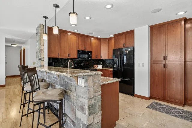 $385,000 | 7067 Robinwood Trail, Woodbury, MN 55125