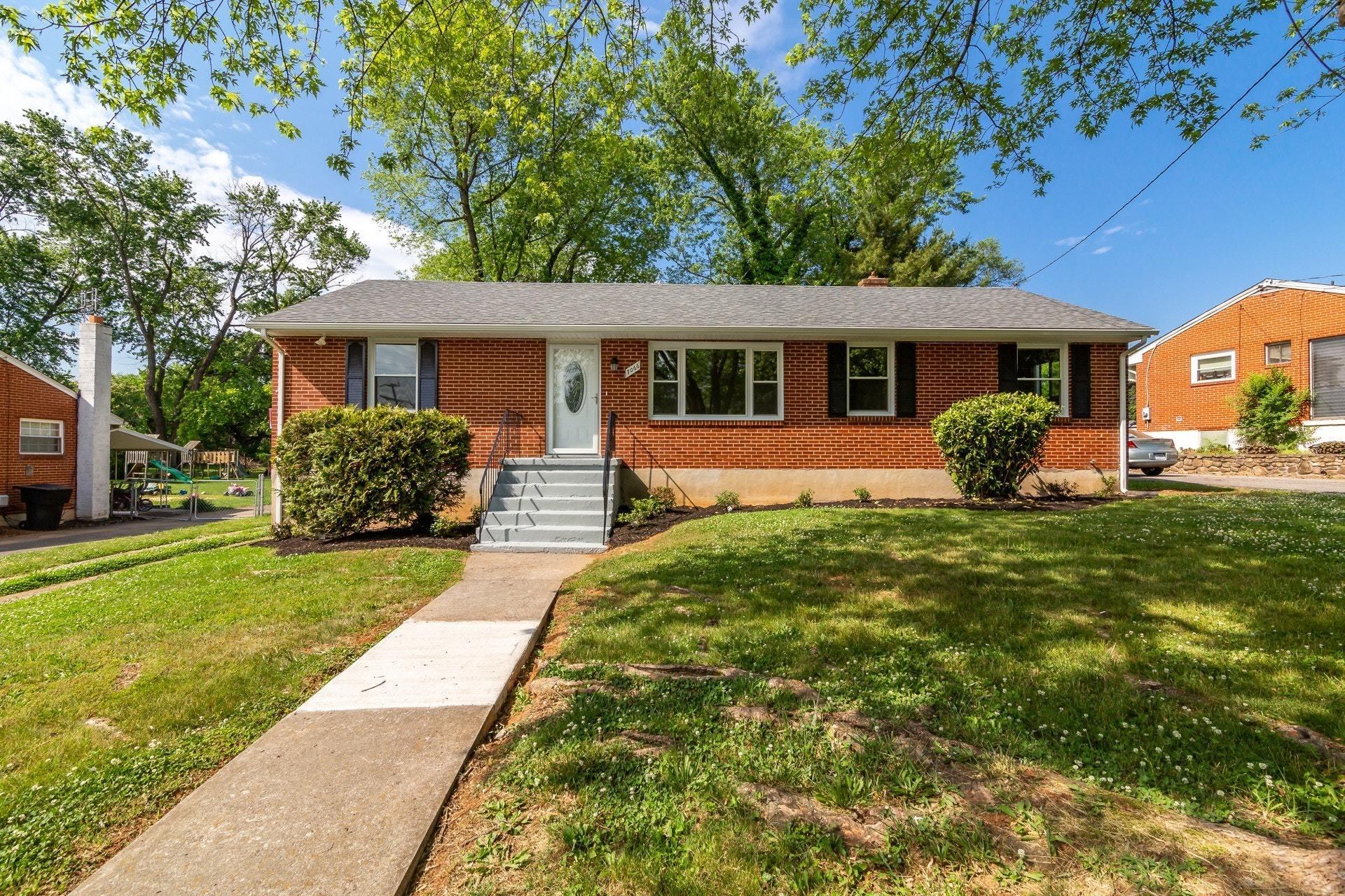 7066 Brookview Road Roanoke, VA 24019 - Photo 1 of 32 Front