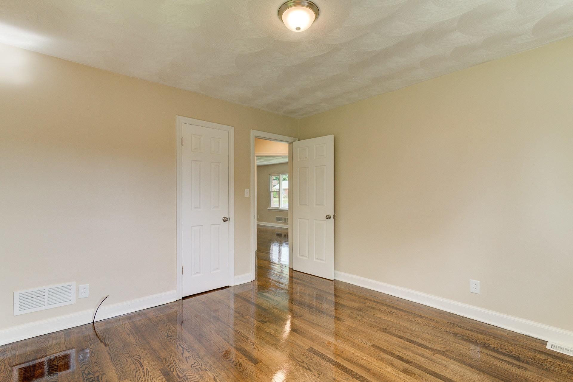 7066 Brookview Road Roanoke, VA 24019 - Photo 13 of 32 016-313454-16-7066 Brookview Rd-8-2_7752