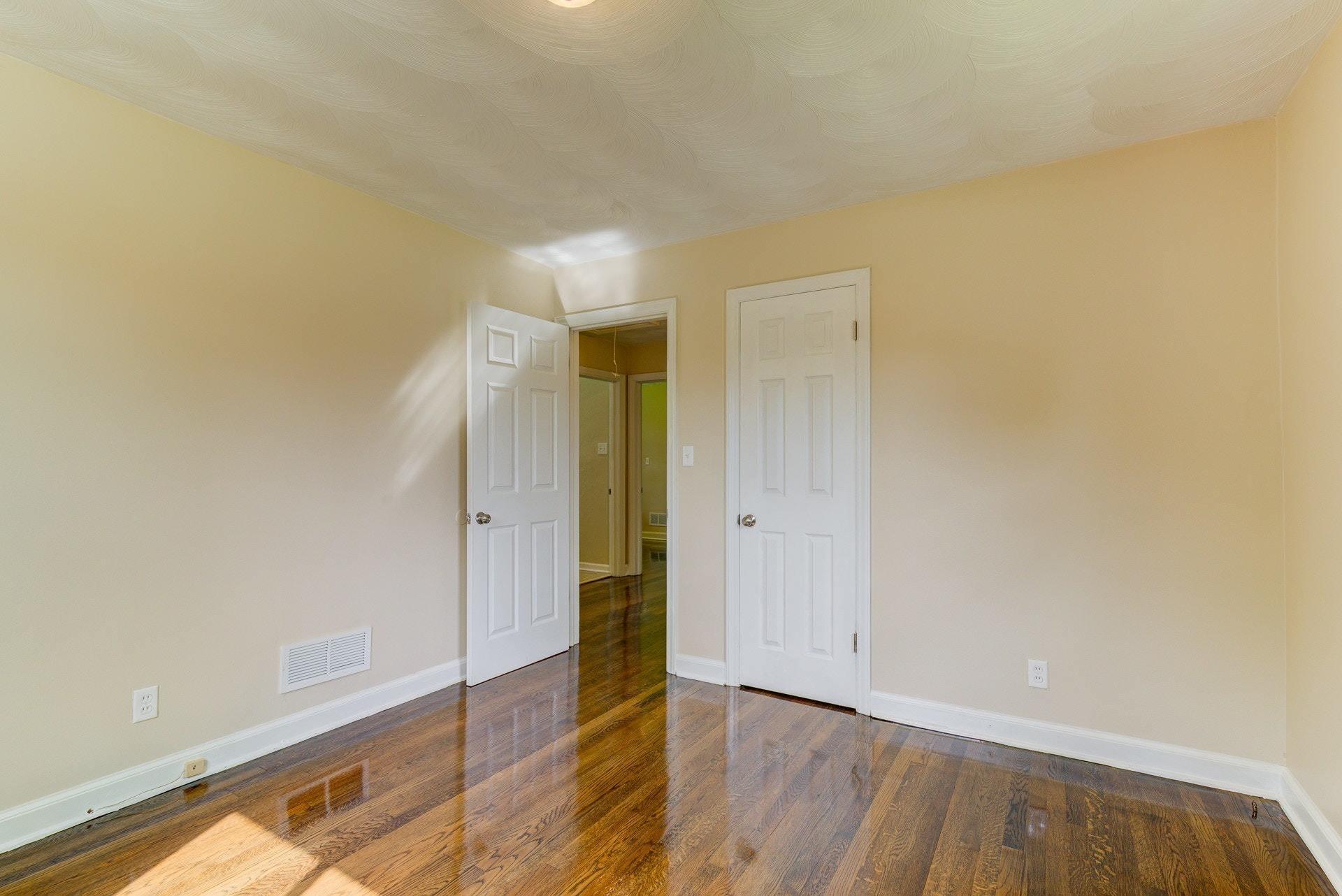 7066 Brookview Road Roanoke, VA 24019 - Photo 15 of 32 018-313454-18-7066 Brookview Rd-9-2_7752