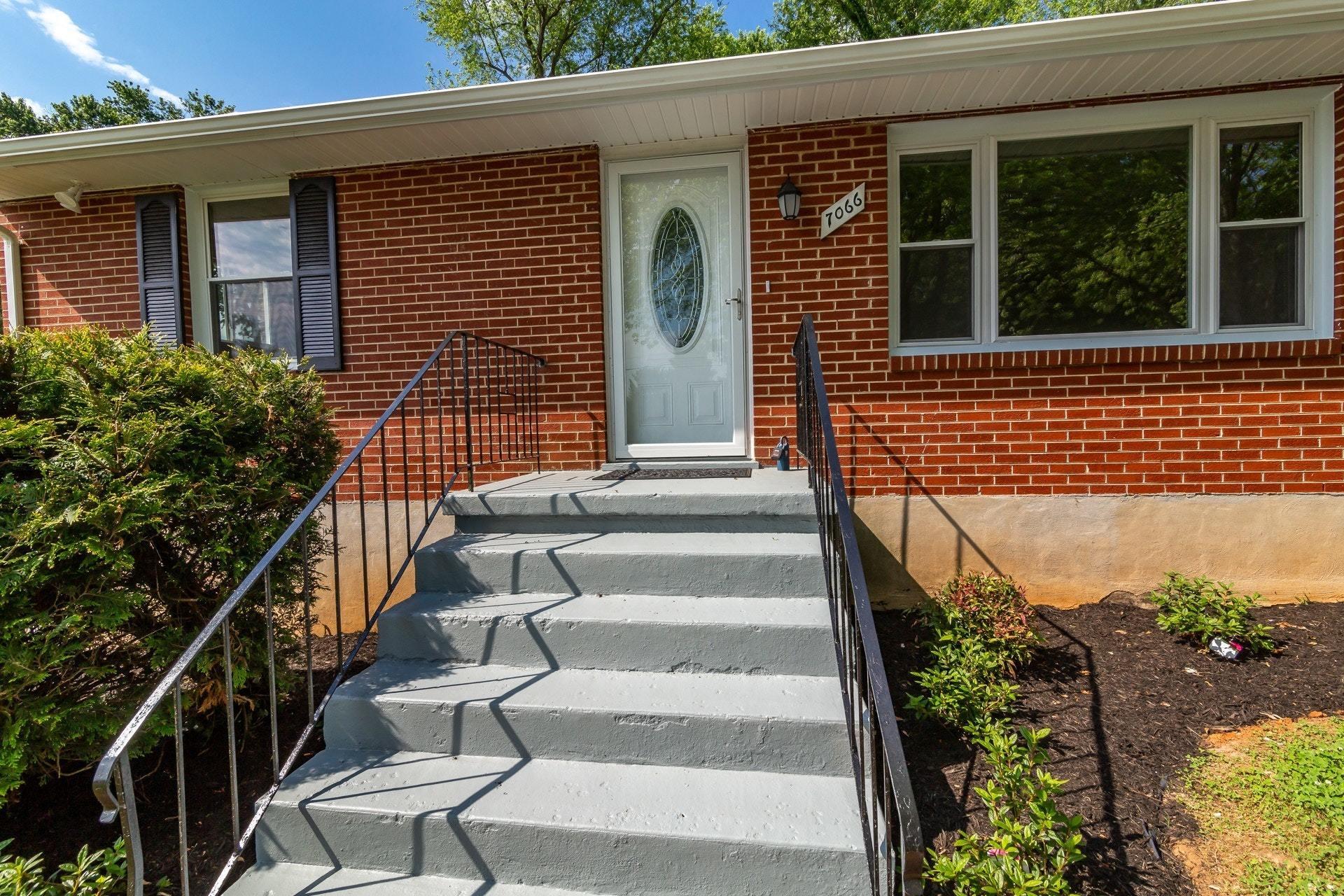 7066 Brookview Road Roanoke, VA 24019 - Photo 18 of 32 003-313454-03-7066 bROOKVIEW rD-0151_775