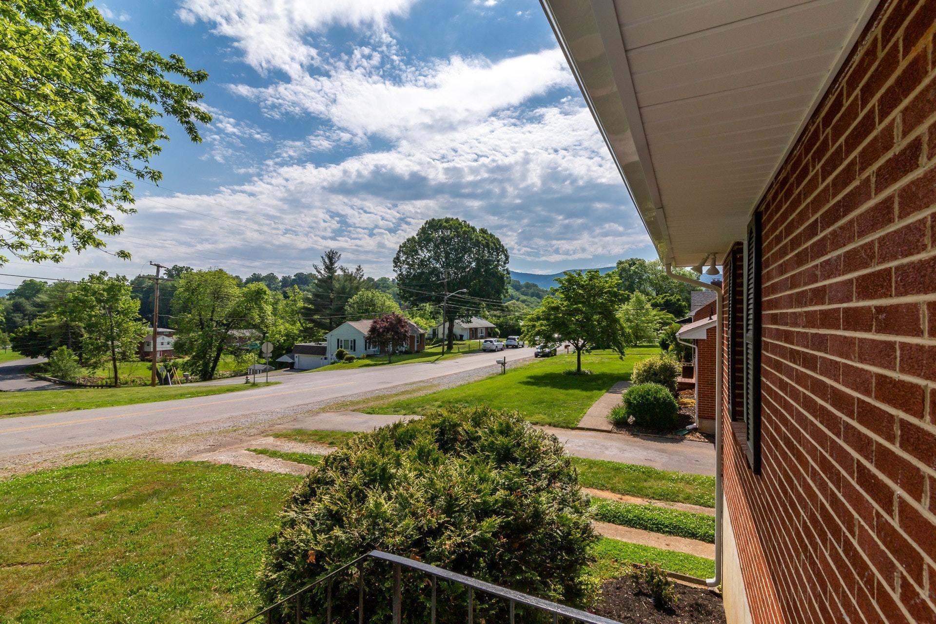 7066 Brookview Road Roanoke, VA 24019 - Photo 19 of 32 004-313454-04-7066 bROOKVIEW rD-0152_775
