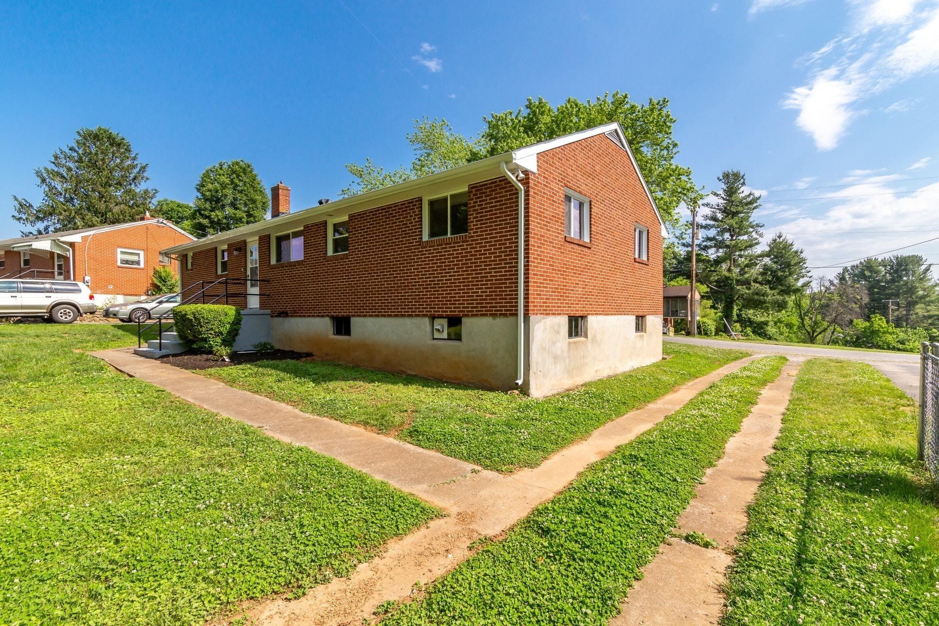 7066 Brookview Road Roanoke, VA 24019 - Photo 22 of 32 022-313454-22-7066 bROOKVIEW rD-0143_775
