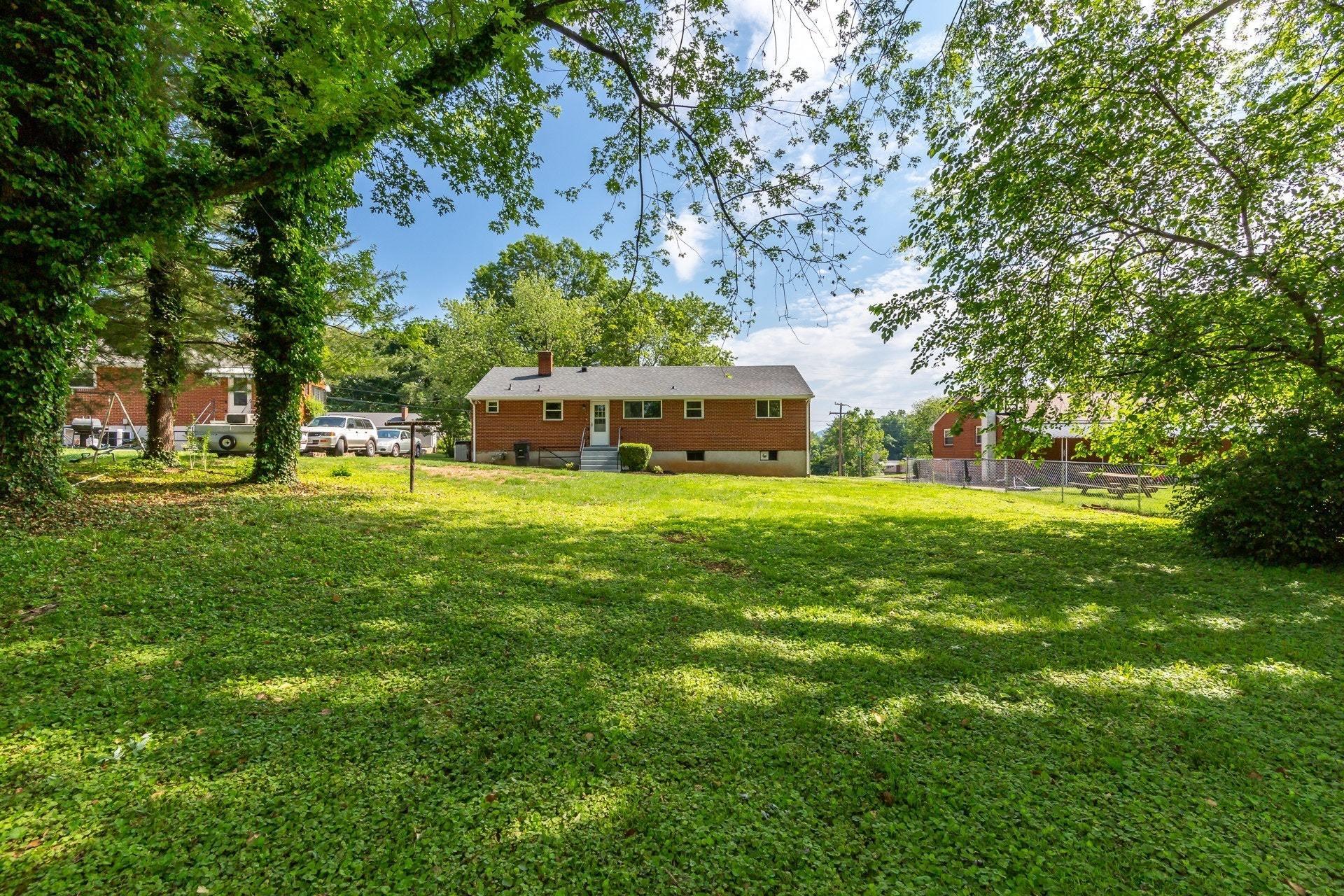 7066 Brookview Road Roanoke, VA 24019 - Photo 23 of 32 023-313454-23-7066 bROOKVIEW rD-0144_775