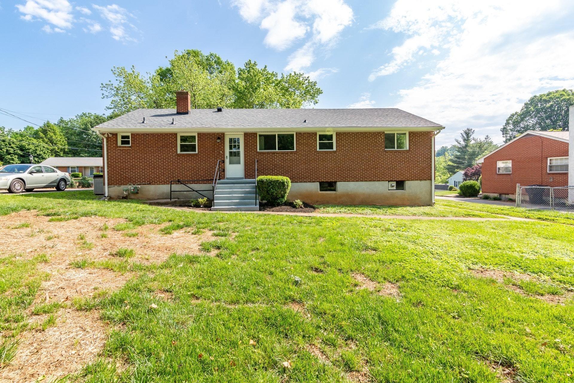 7066 Brookview Road Roanoke, VA 24019 - Photo 24 of 32 024-313454-24-7066 bROOKVIEW rD-0145_775