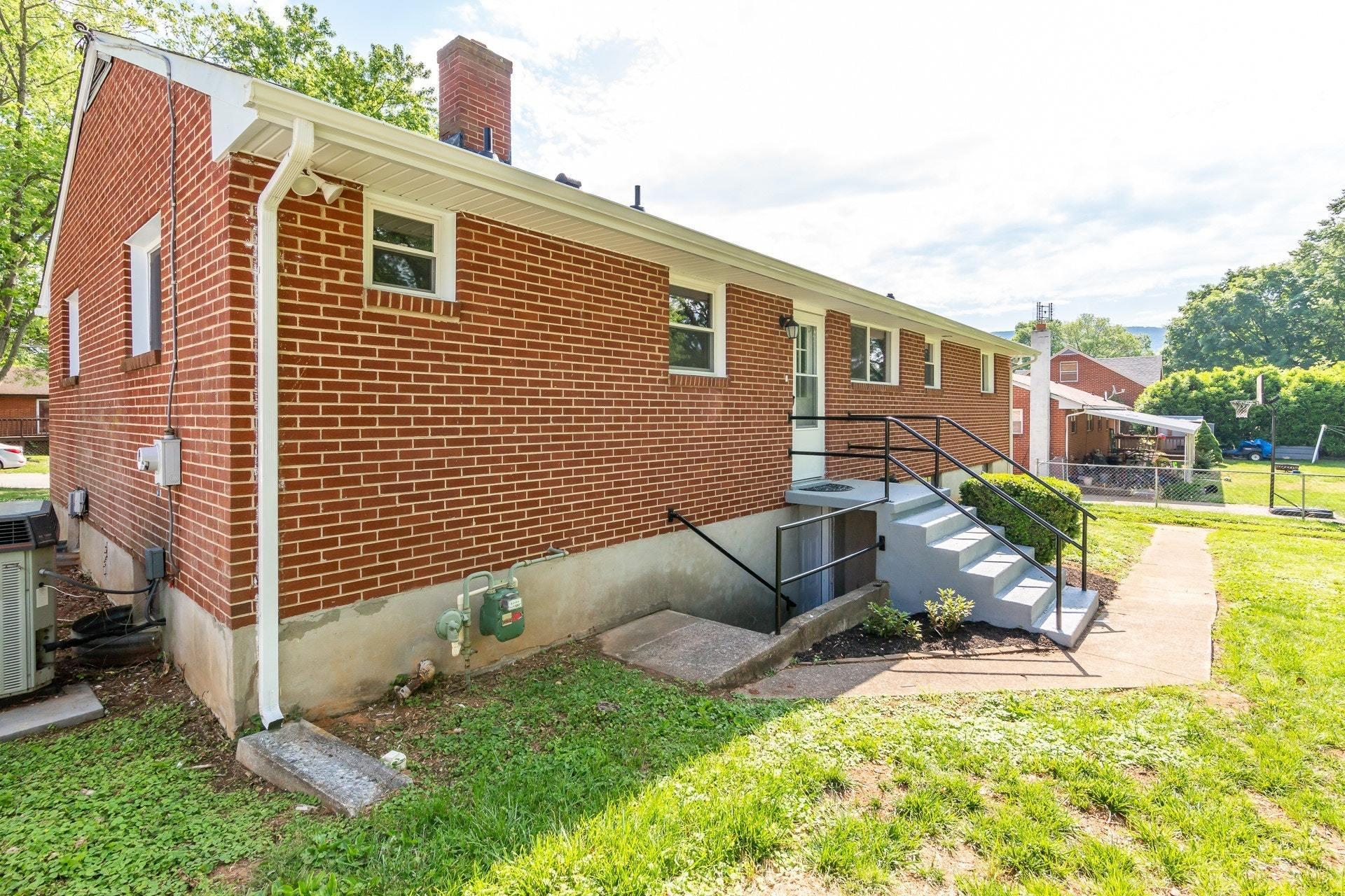 7066 Brookview Road Roanoke, VA 24019 - Photo 27 of 32 027-313454-27-7066 bROOKVIEW rD-0148_775