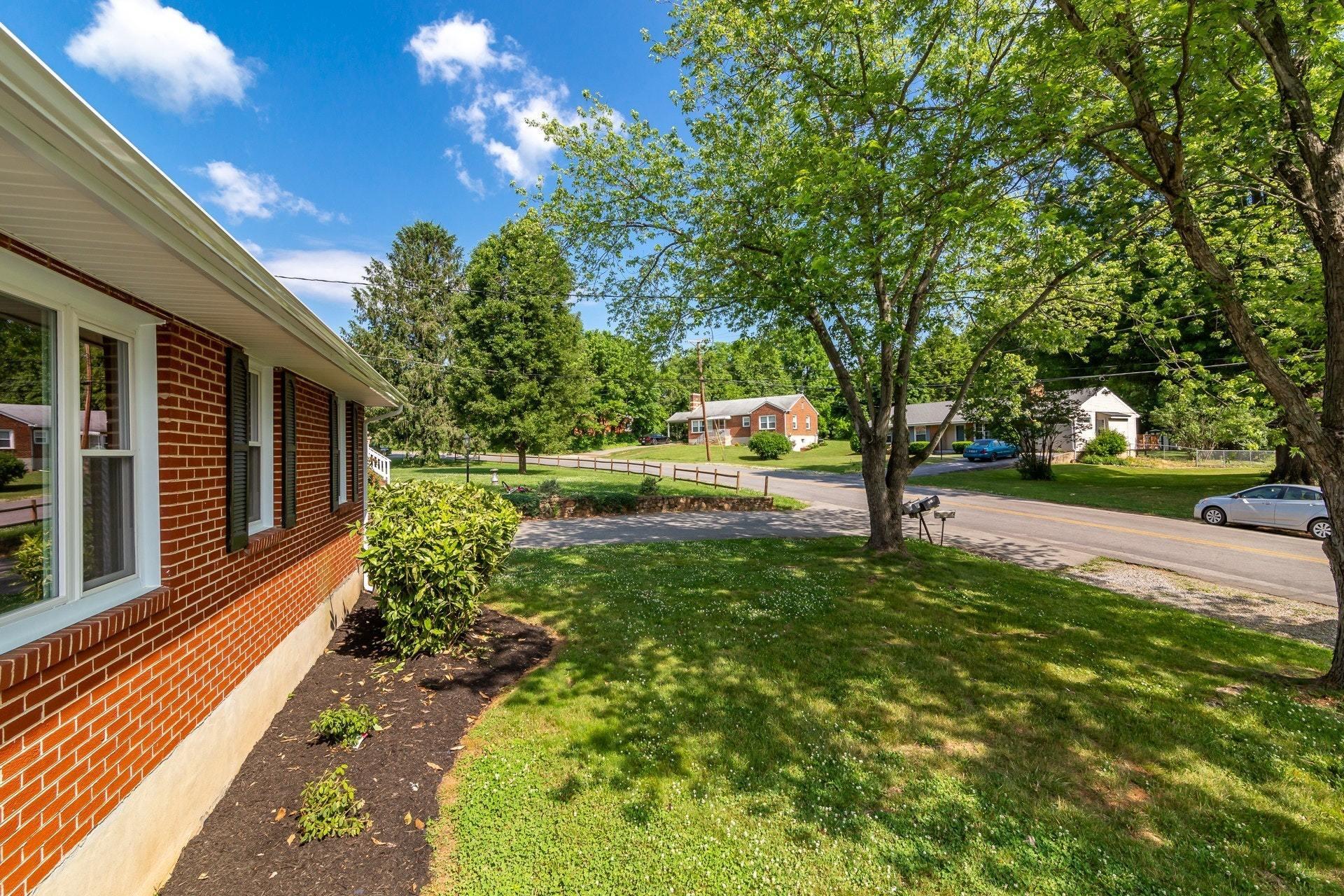 7066 Brookview Road Roanoke, VA 24019 - Photo 28 of 32 029-313454-29-7066 bROOKVIEW rD-0153_775