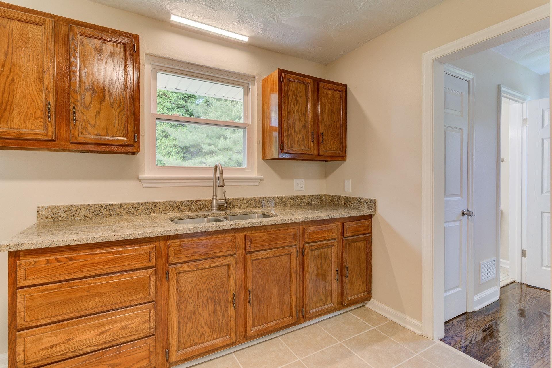 7066 Brookview Road Roanoke, VA 24019 - Photo 7 of 32 009-313454-09-7066 Brookview Rd-35_77520