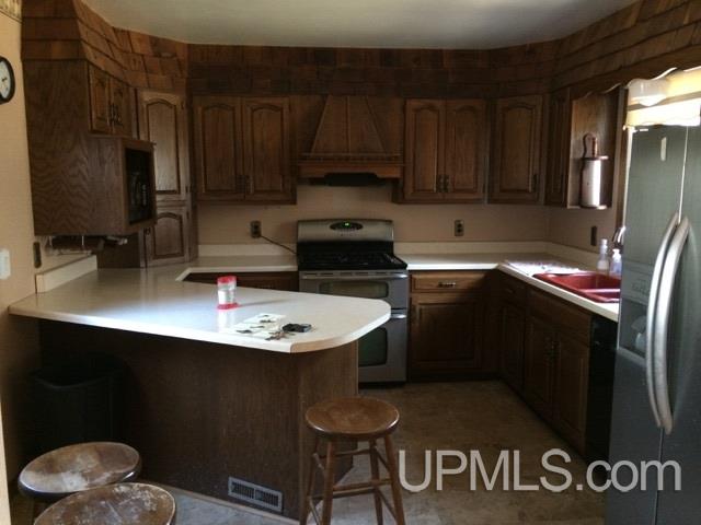 5982 Rivers 22nd Road Gladstone, MI 49837 - Photo 3 of 15