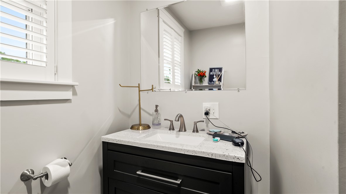 29 Burt Street Warwick, RI 02886 - Photo 19 of 46