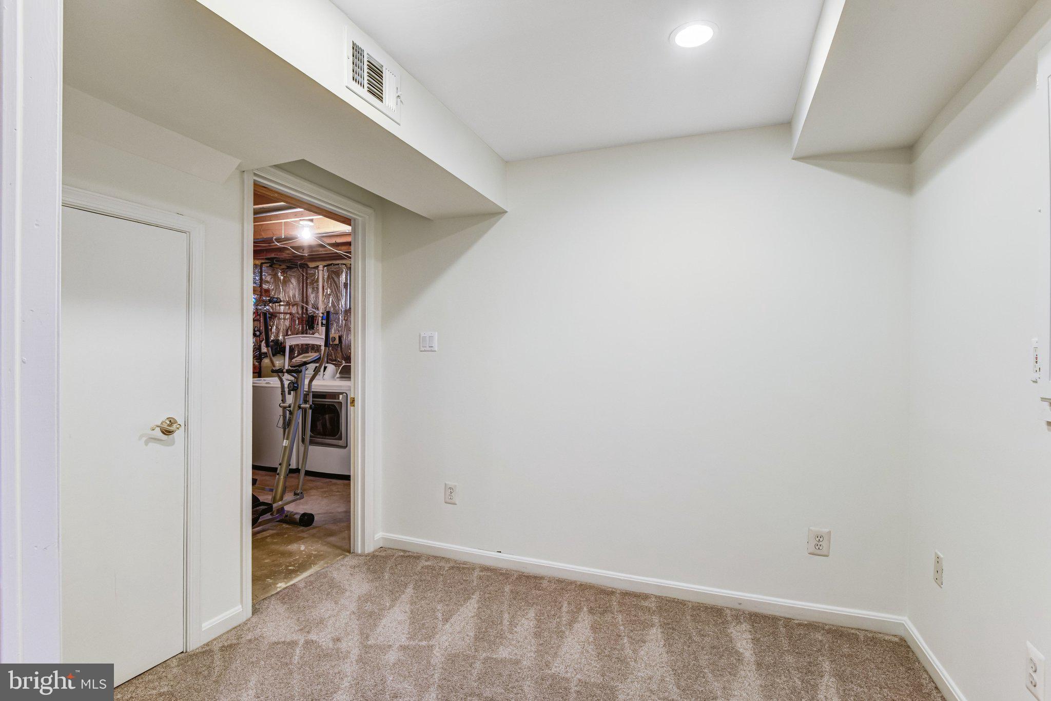 4524 Samuels Pine Road Chantilly, VA 20151 - Photo 29 of 34