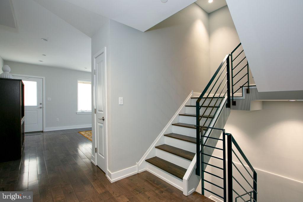 307-9 Reed Street, Unit C Philadelphia, PA 19147 - Photo 2 of 27 First floor entry