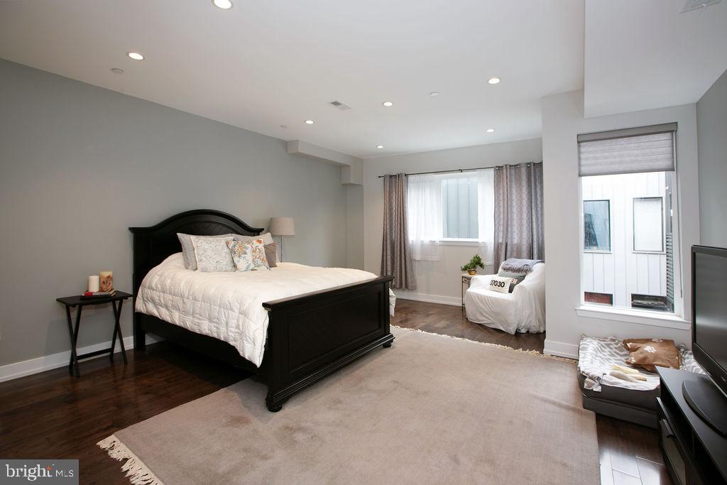 307-9 Reed Street, Unit C Philadelphia, PA 19147 - Photo 13 of 27 Master w/two closets