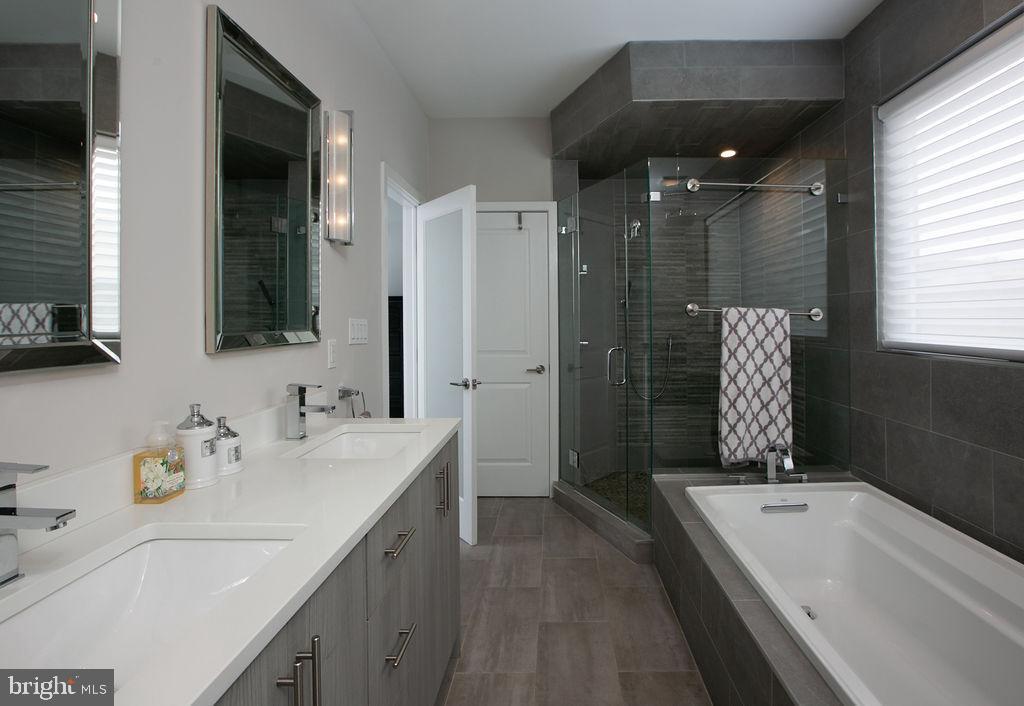 307-9 Reed Street, Unit C Philadelphia, PA 19147 - Photo 15 of 27 Master bath