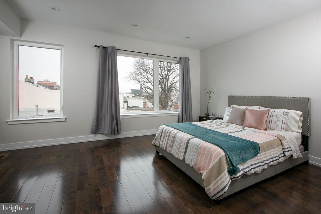 307-9 Reed Street, Unit C Philadelphia, PA 19147 - Photo 17 of 27 Fourth floor back bedroom w/closet