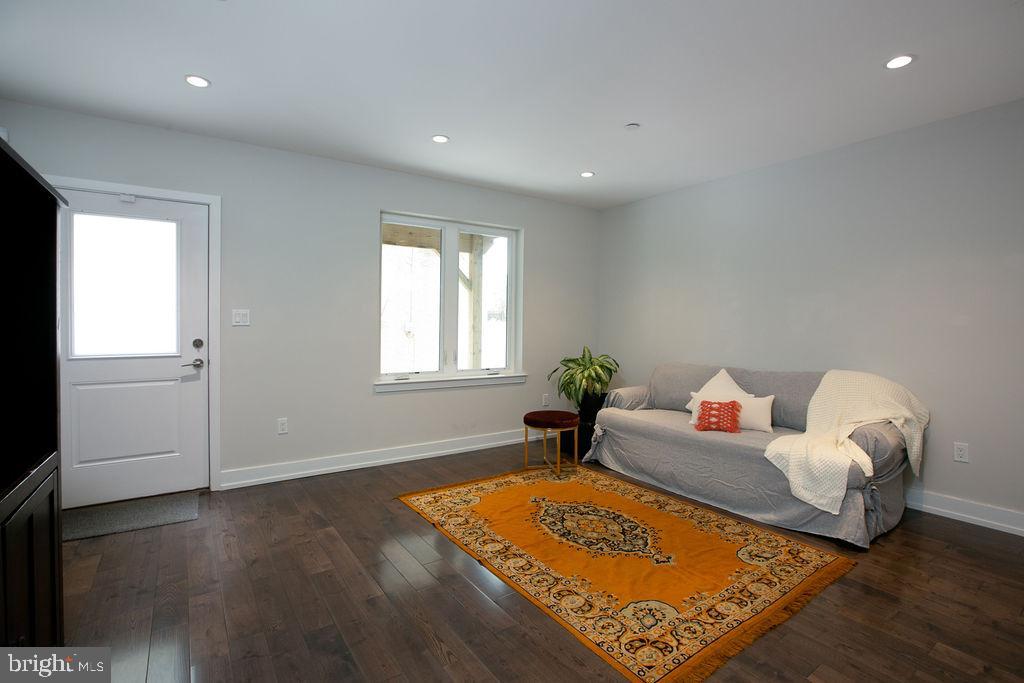 307-9 Reed Street, Unit C Philadelphia, PA 19147 - Photo 3 of 27 First floor den/office w/closet