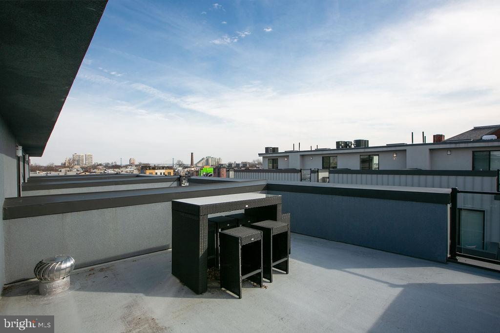 307-9 Reed Street, Unit C Philadelphia, PA 19147 - Photo 22 of 27 East facing roof deck