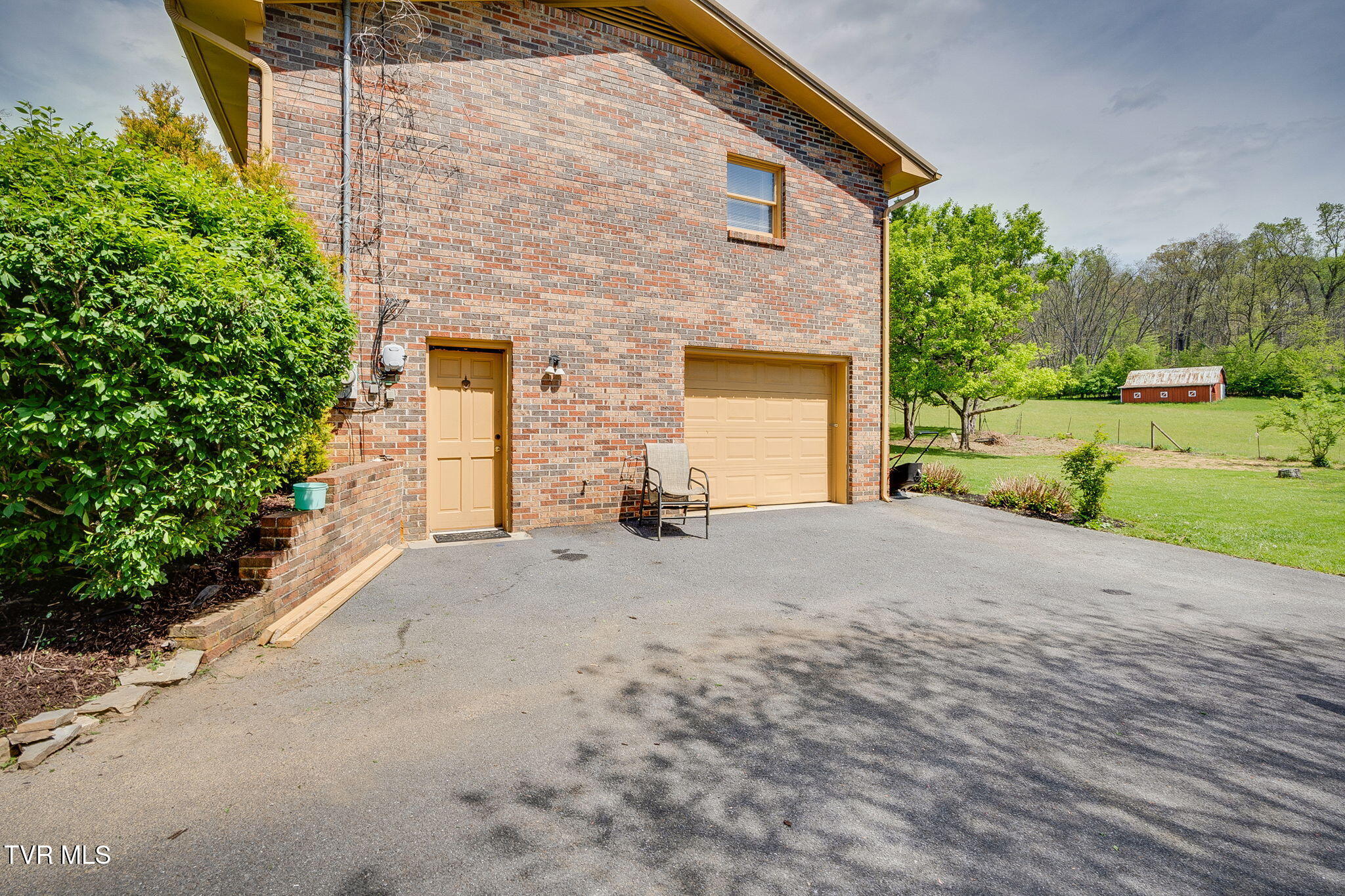 196 Carlton Road Bristol, TN 37620 - Photo 29 of 35 029