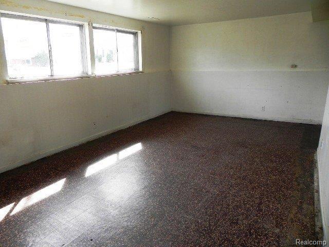 3266 Spring Hill Avenue Inkster, MI 48141 - Photo 8 of 9 Living room