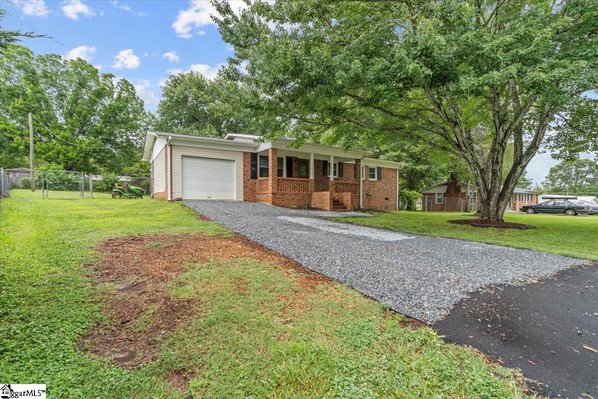 107 Grapevine Lane Liberty, SC 29657 - Photo 3 of 30