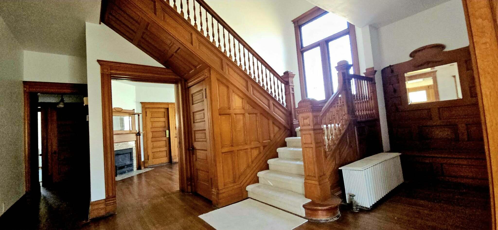 1720 College Avenue Racine, WI 53403 - Photo 2 of 22 Foyer