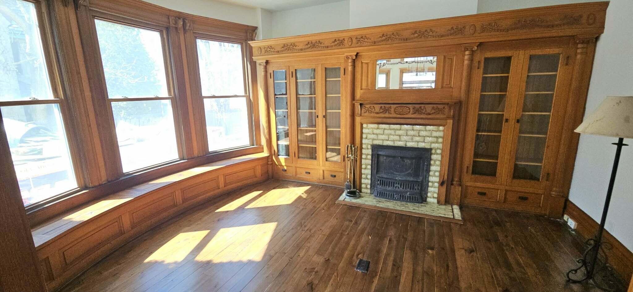 1720 College Avenue Racine, WI 53403 - Photo 3 of 22 Library