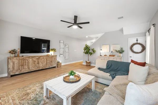 $700,000 | 2121 Amur Drive, Austin, TX 78745